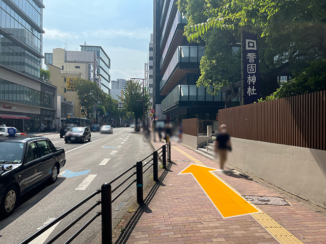 警固神社の横をさらに進みます。