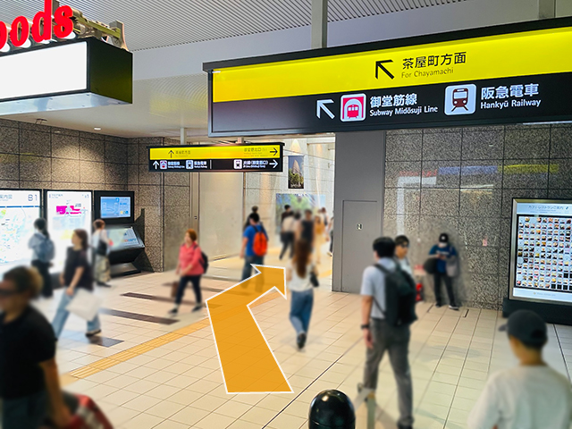 エスカレーターを下って、茶屋町方面へ道なりに進みます。