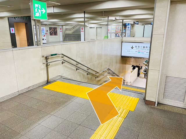 すぐに階段があるので、そのまま降ります。