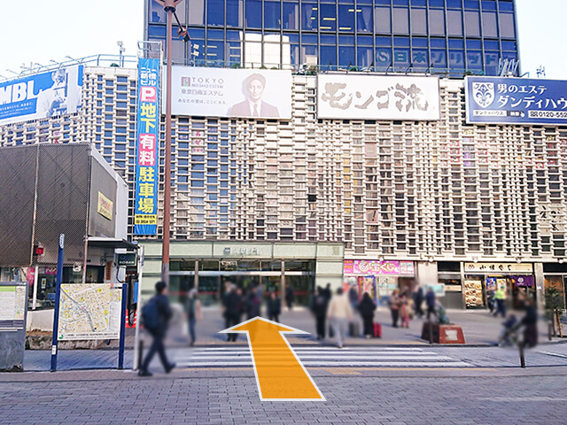 SL広場に出て左手にあるニュー新橋ビル（NEWしんばしビル）にお入りください。
